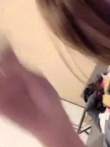 自己的反差骚逼女友学生妹的性感自拍自慰视频 视频存手机里好几年了 现